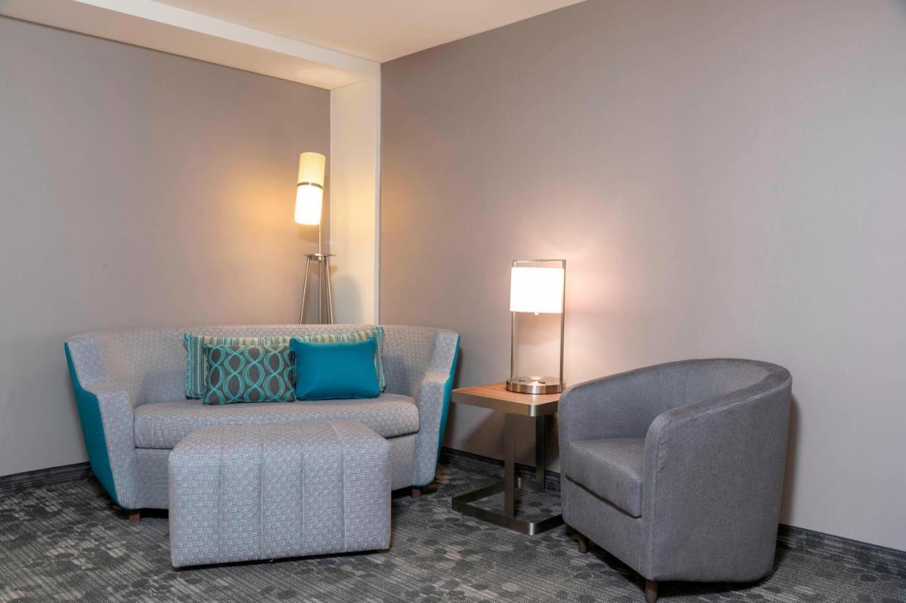 Courtyard By Marriott Cleveland Elyria Hotel Bagian luar foto